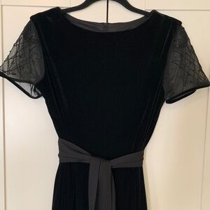 Hillard & Hanson Black Velvet Dress